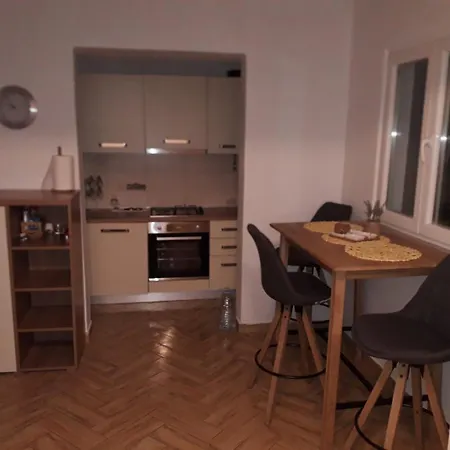 Kuca Mare, 130m Od Mora * Seline