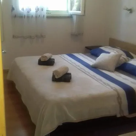 Kuca Mare, 130m Od Mora