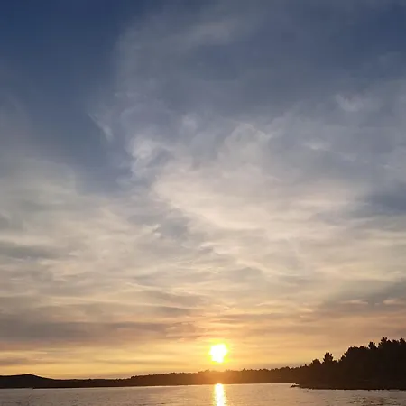 Kuca Mare, 130m Od Mora